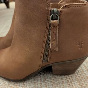Frye Brown Leather Heeled Boots FRYE Judith Grain Leather Zip  Ankle Booties
